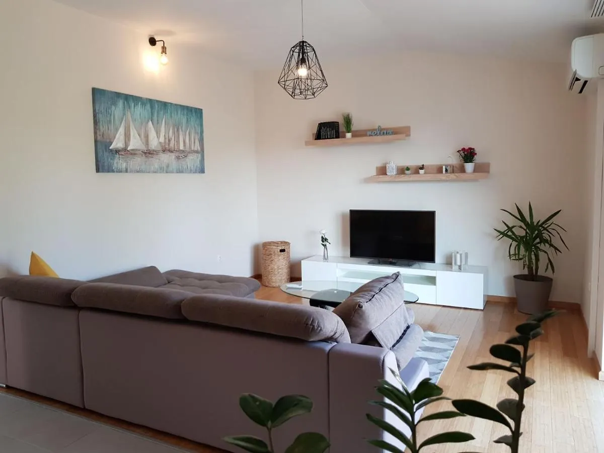 Apartman Marino Kastela 0*,
